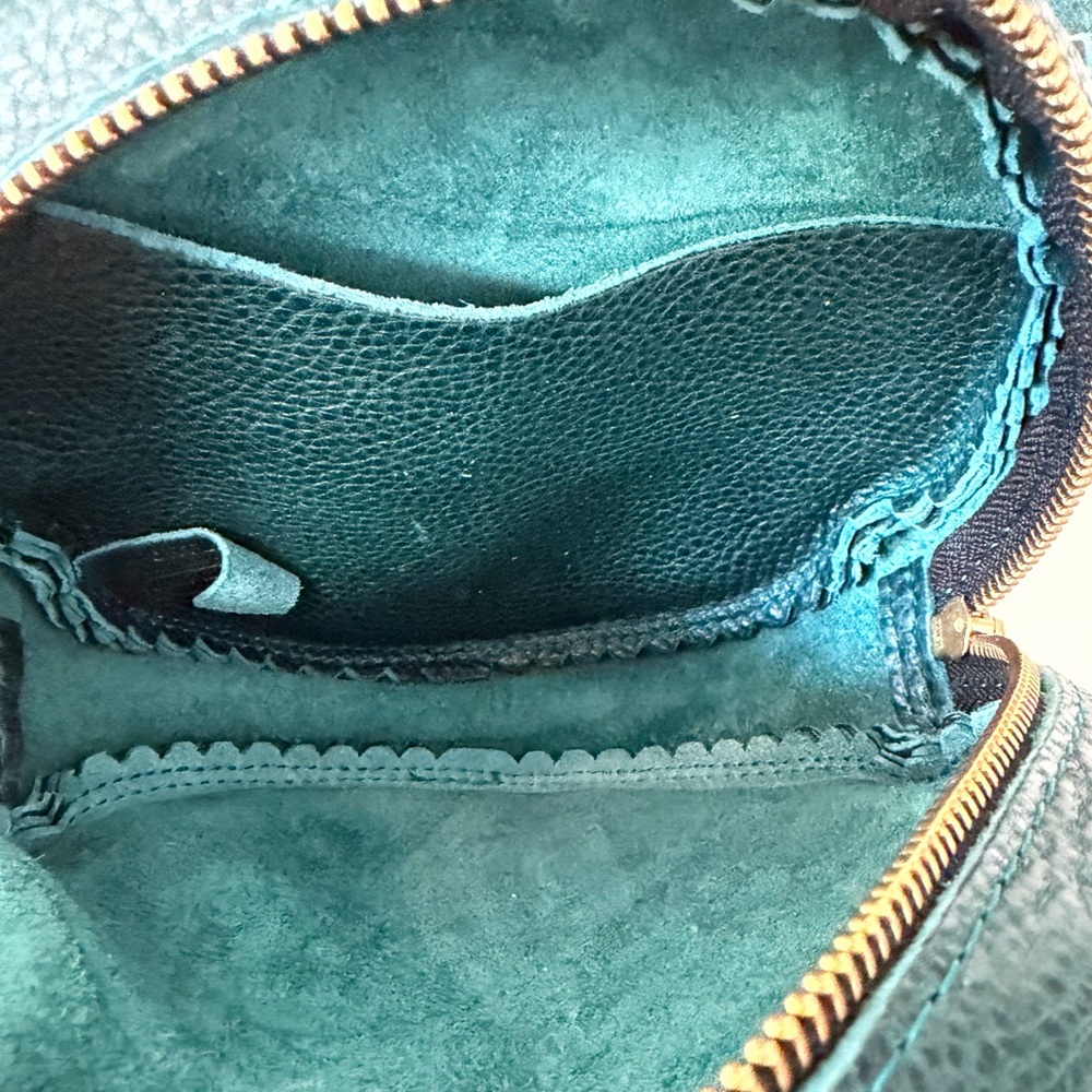 Portland Leather Lagoon/Teal Round Crossbody Bag NWOT - Picture 4 of 4